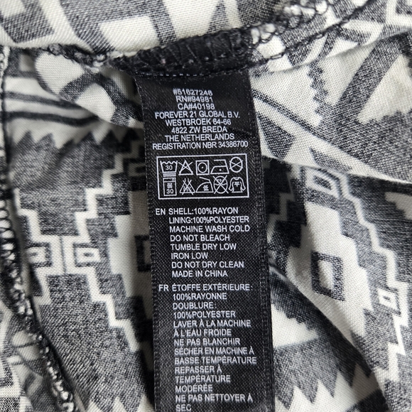 Forever 21 Black And White Romper Medium Geometric Print - Picture 4 of 4